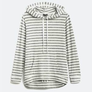 Market & Spruce Women's Gray and White Striped Lightweight Sweater